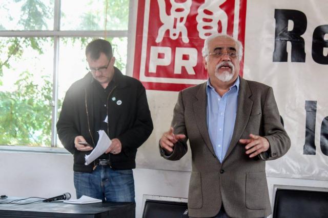 Edgard Sánchez presenta a Todd Chretien de ISO de EUA para exponer sobre el imperialismo hoy.